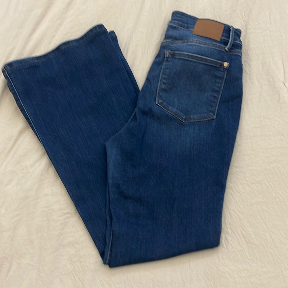 Like new 💙 flare jeans